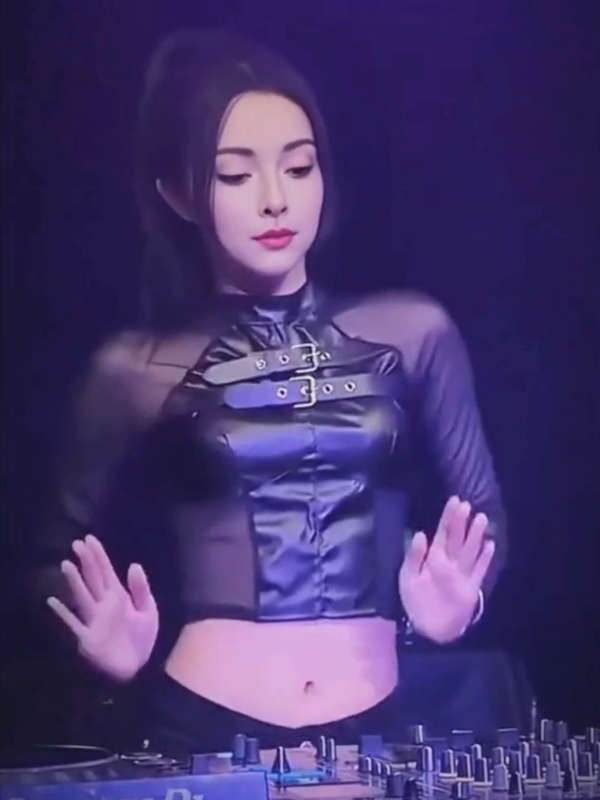 DJ Sophia Larsen / Alexoom